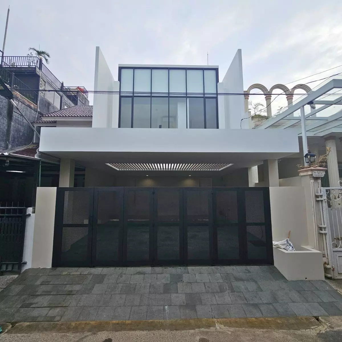 rumah indah 28112630011